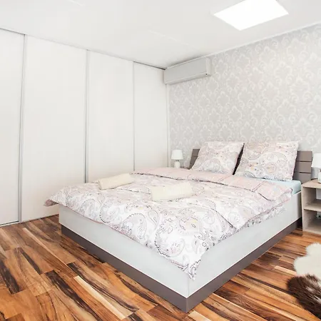 Podunajske Biskupice Apartman *